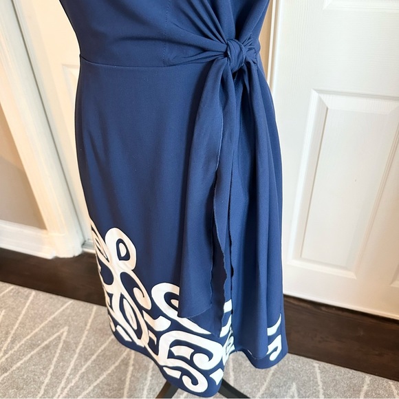 Peter Nygard Navy Blue Wrap Style Short Sleeve Dress with Scrolling Appliqué - Picture 5 of 10